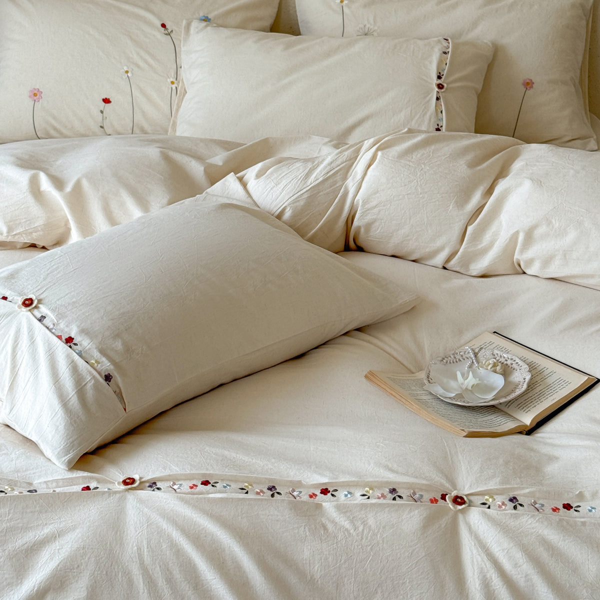 French Vintage Embroidered Duvet Cover Set – Cream White Bedding with Pillowcases