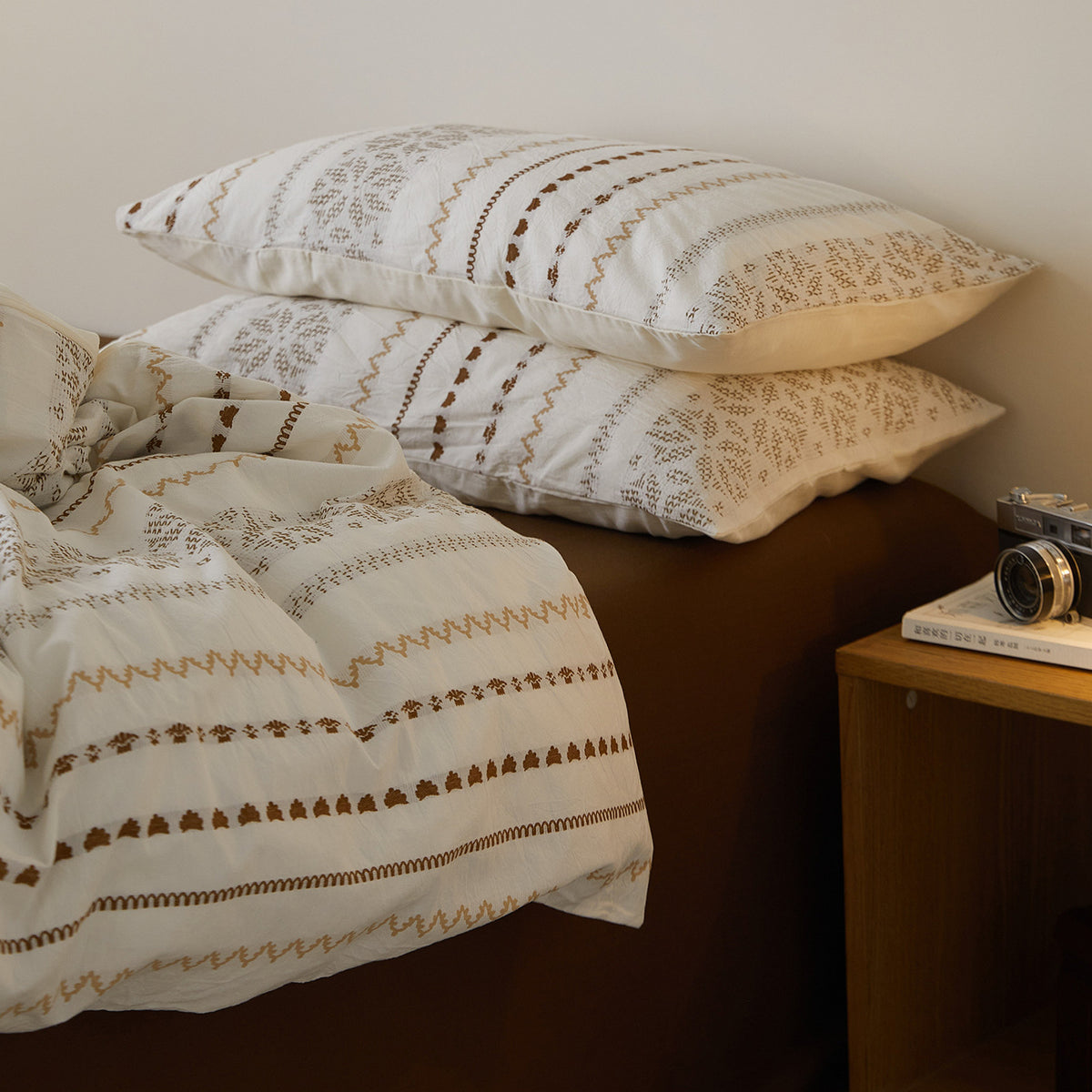 Embroidered Vintage Farmhouse Duvet Cover Set – Cream & Brown Bedding with Pillowcases