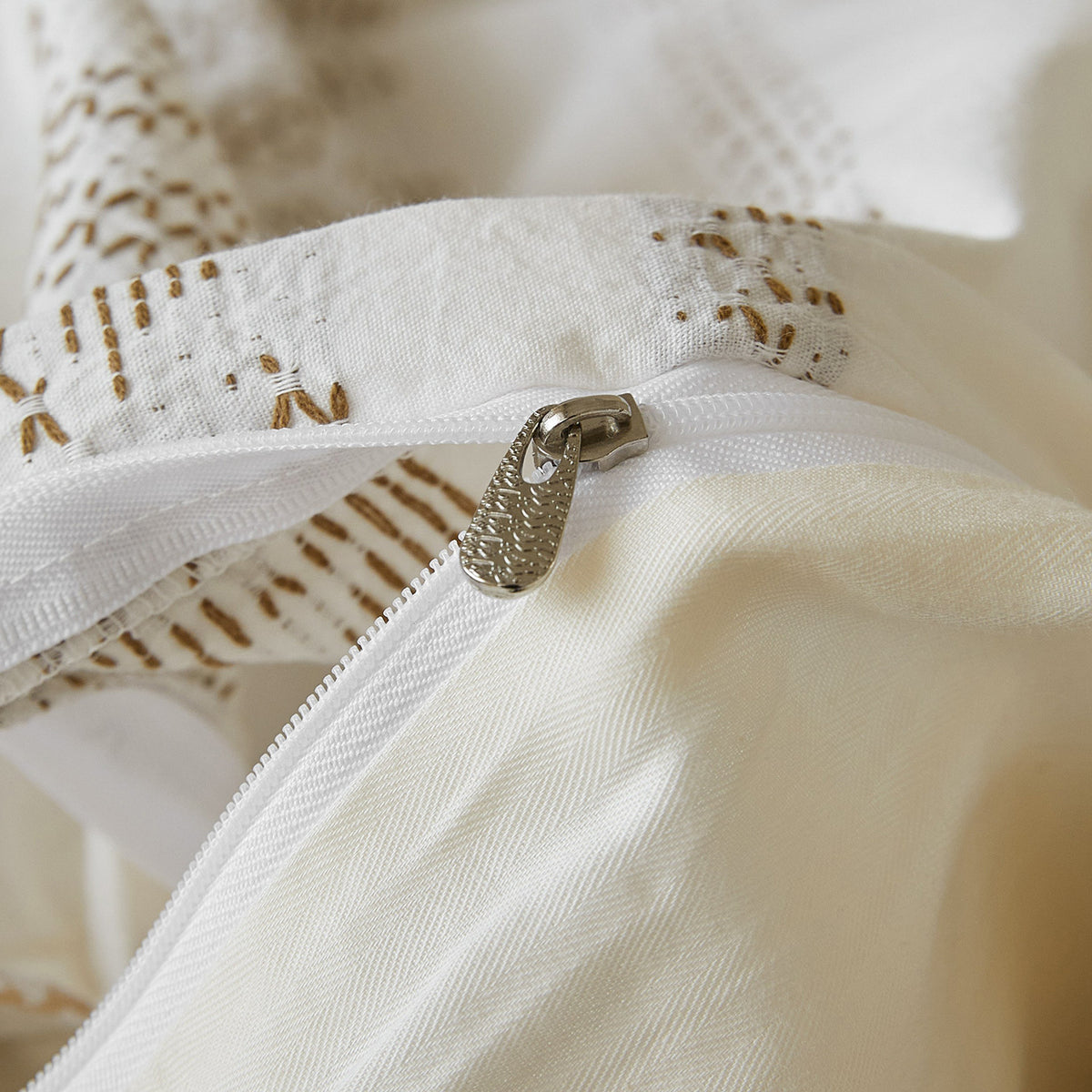 Embroidered Vintage Farmhouse Duvet Cover Set – Cream & Brown Bedding with Pillowcases