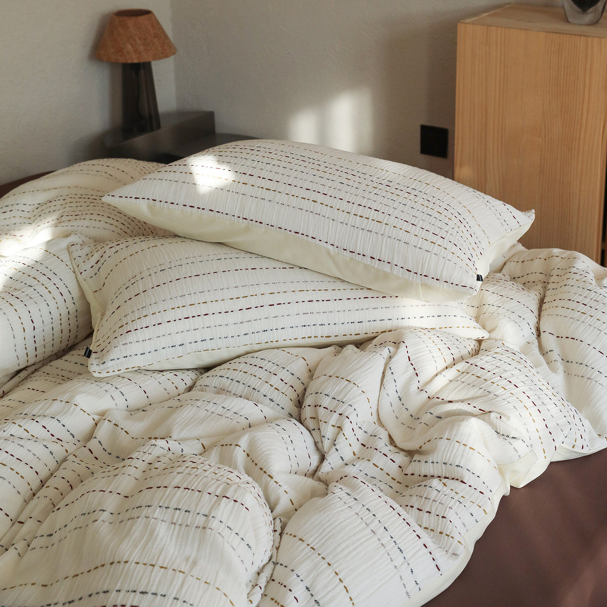 Elegant Cream White Striped Duvet Cover Set – Multicolor Accent Bedding with Pillowcases