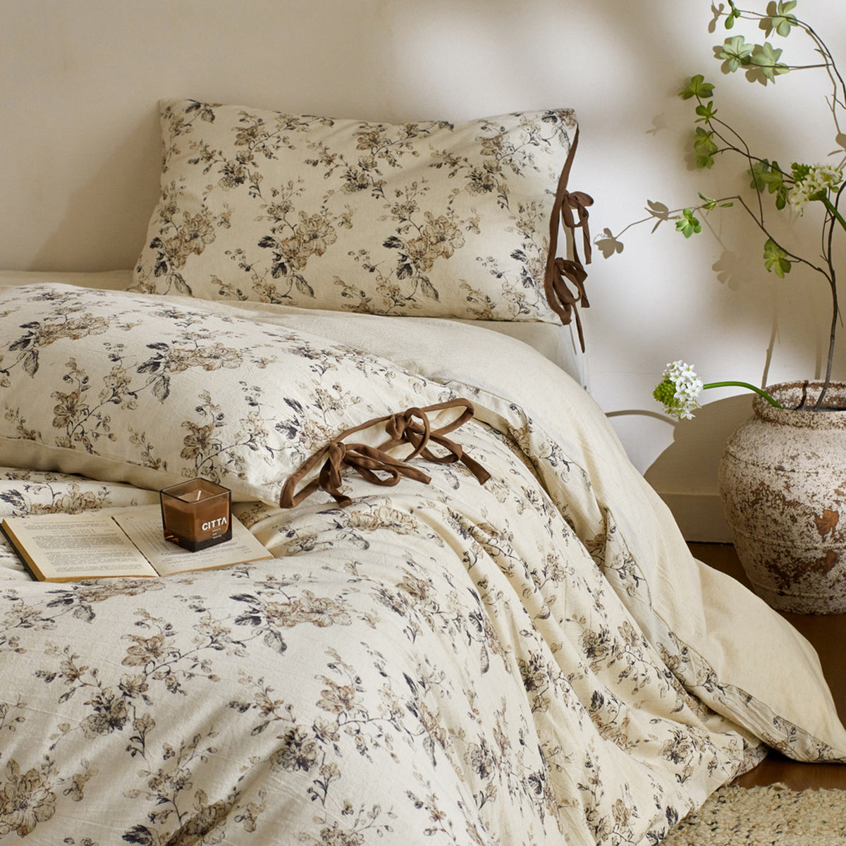 Blue & Brown Floral Duvet Cover Set – Cream Vintage Bedding with Pillowcases