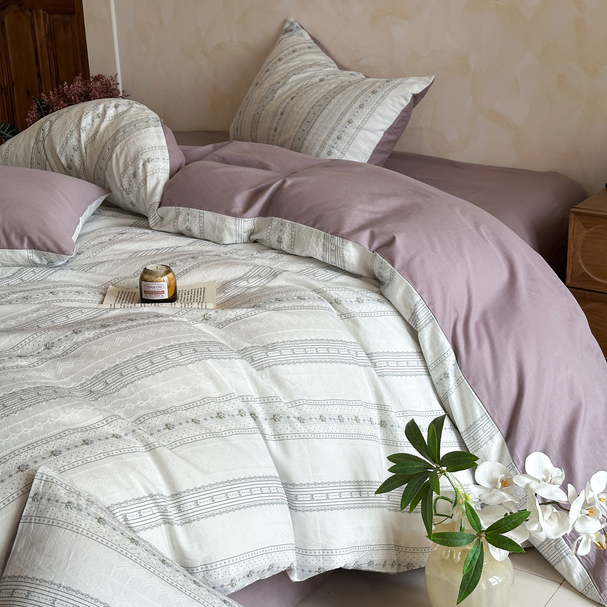 Gray Stripe Duvet Cover Set – Light Beige Bedding with Lavender Accents & Pillowcases