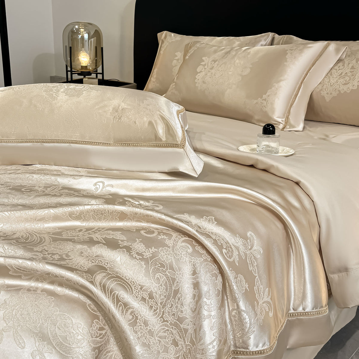 Cream Jacquard Duvet Cover Set – Gold Trim Luxe Bedding with Pillowcases